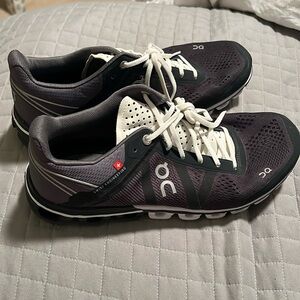 On cloud flow sneakers